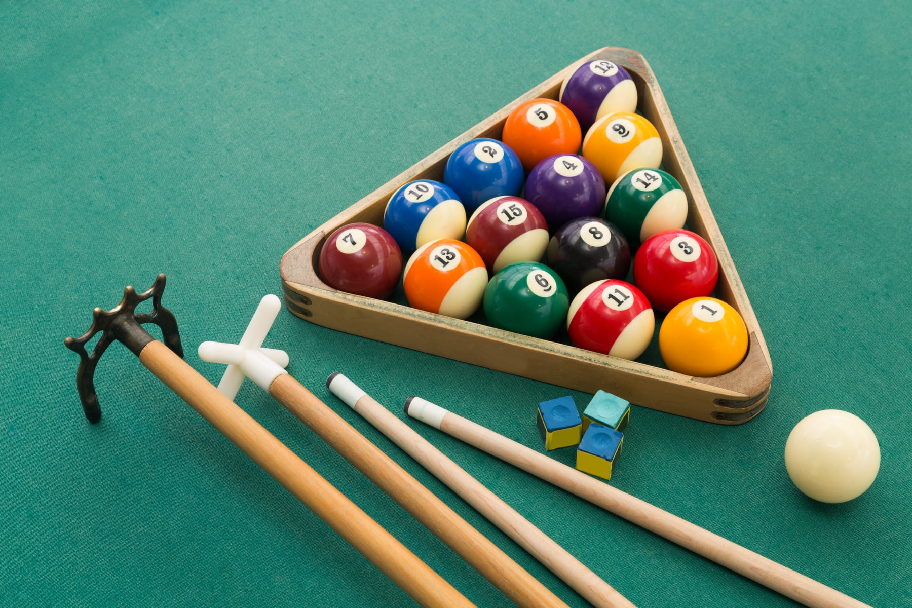 Accessoires de billard : guide complet pour bien choisir, entretenir et améliorer votre jeu